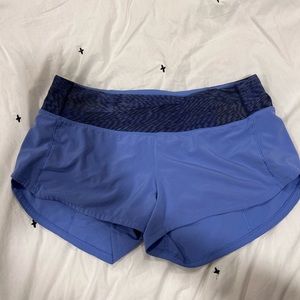 Lululemon Speed Up Short 2.5 inches in blue size 6
